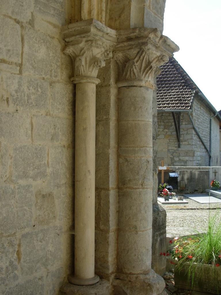 Porche ( détail ): colonne de droite