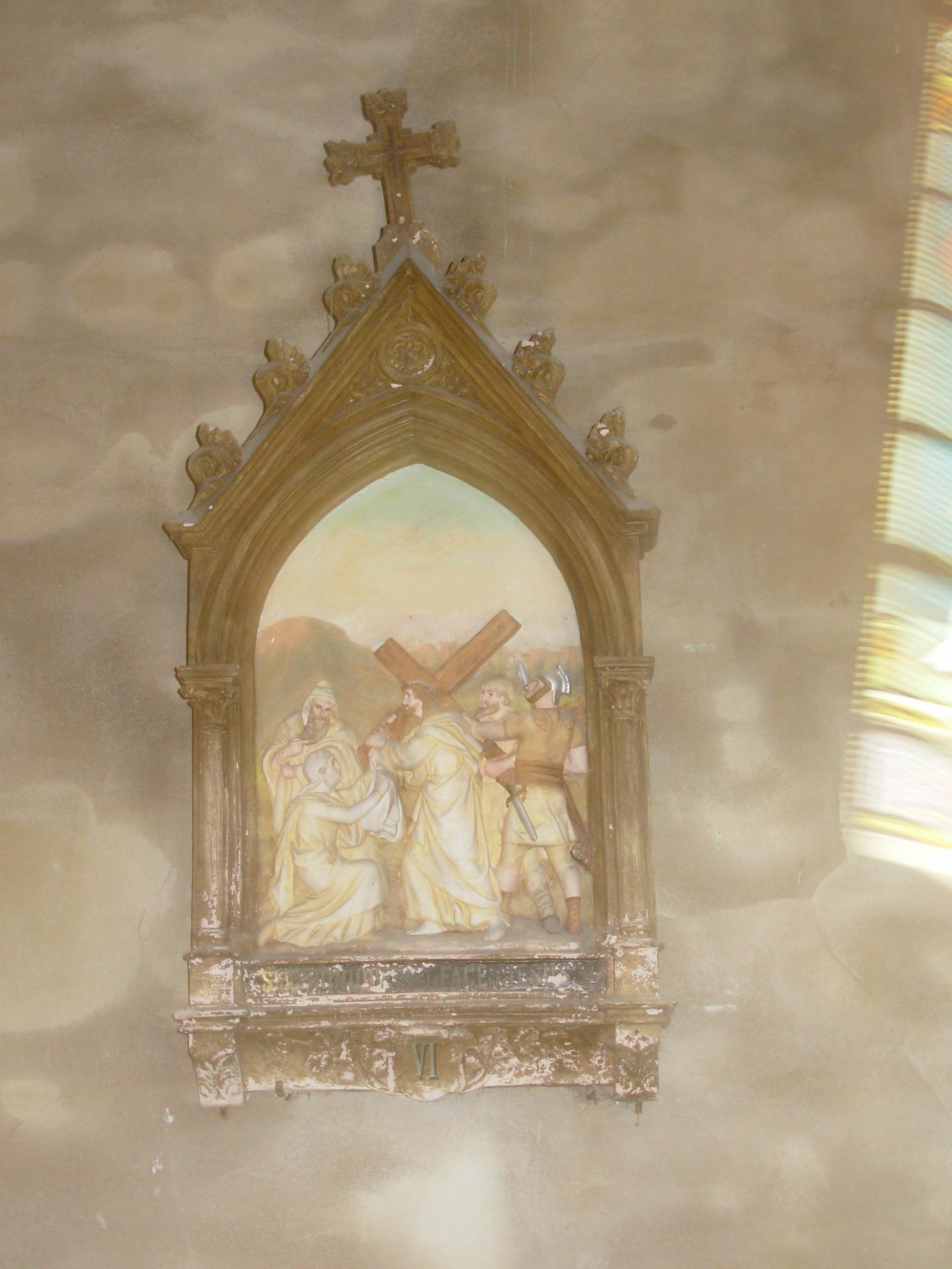 6ème station: Sainte Véronique essuie la face de Jésus.