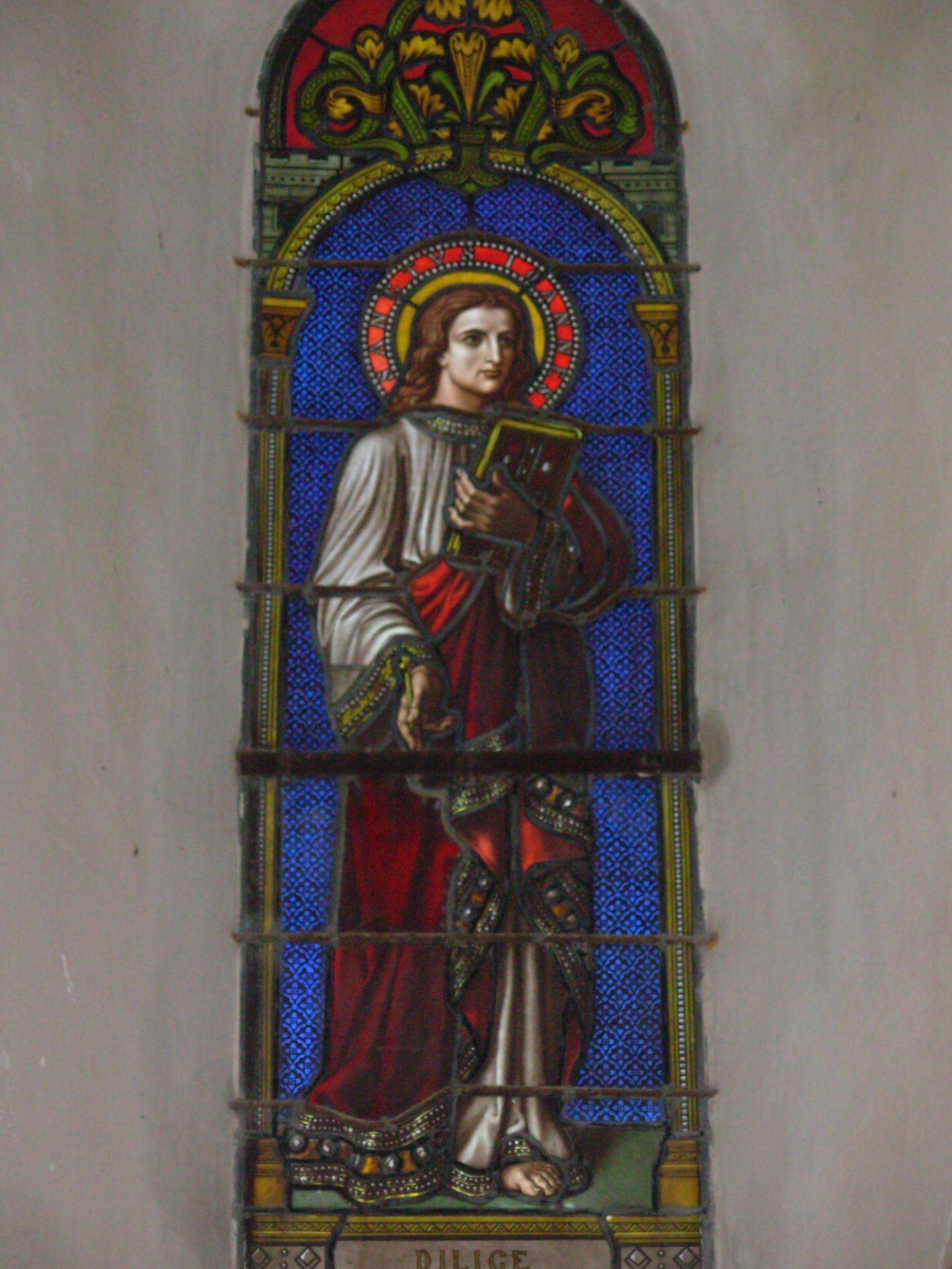 Le vitrail du chœur côté gauche Saint Jean