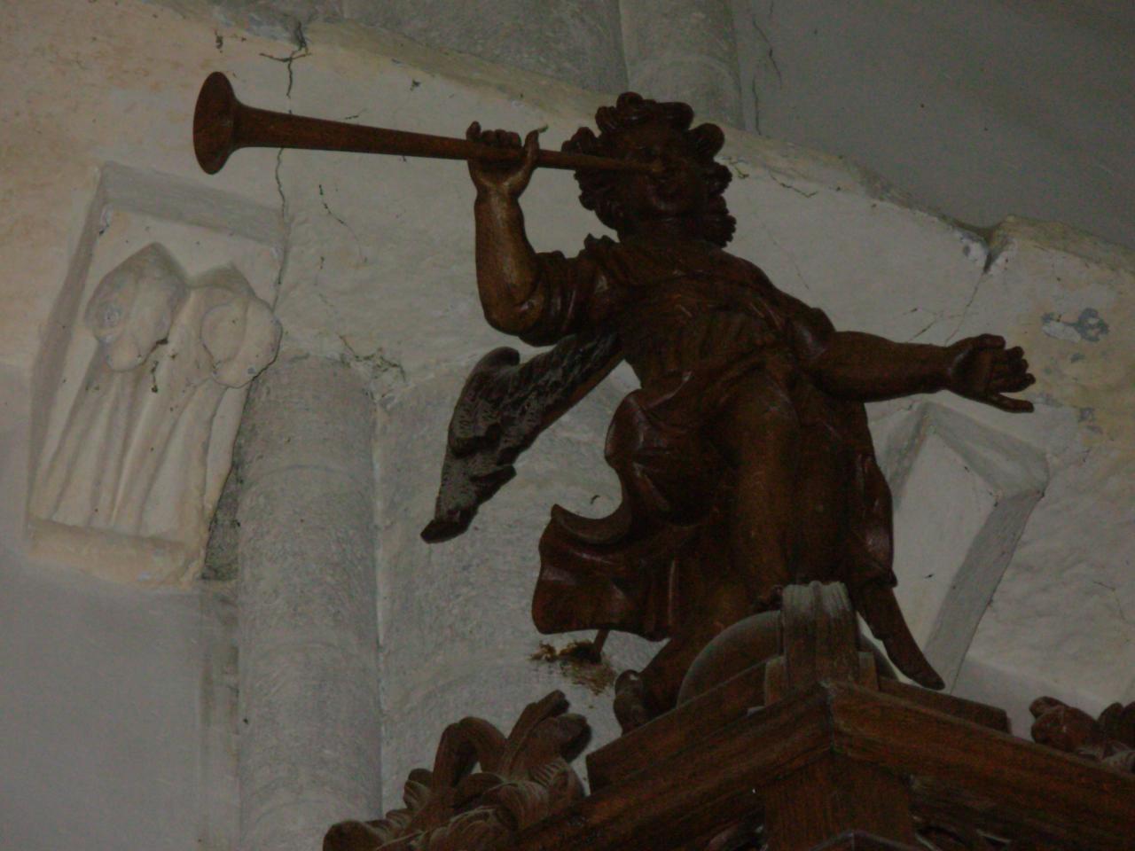 Chaire ( détail ) Ange de l'Apocalypse sonnant la trompette